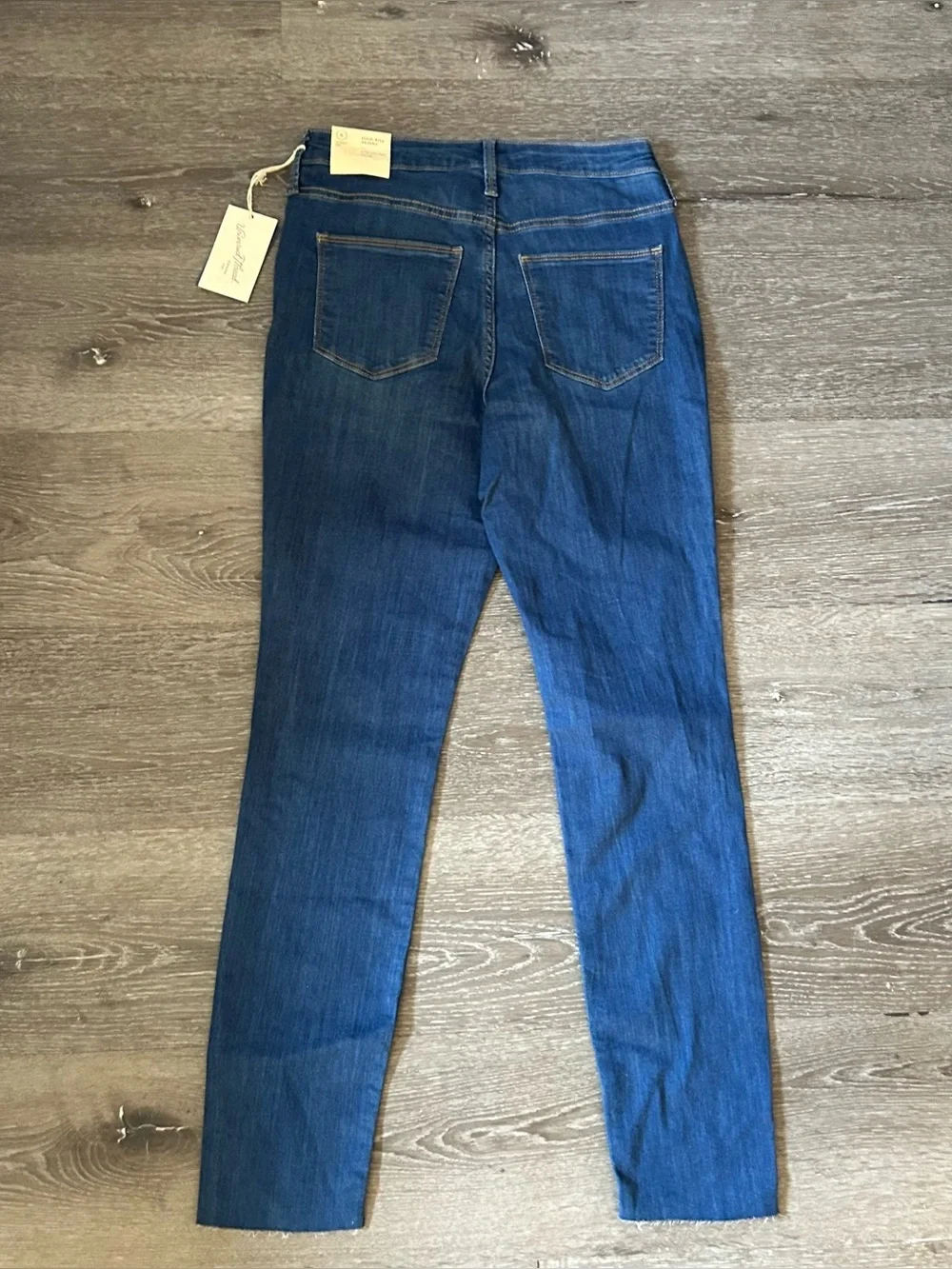 NWT Size 6 Universal Thread Medium Wash High Rise Skinny Jeans